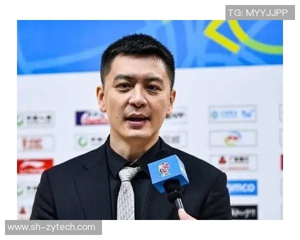 杨鸣评价新援奥利弗的努力与成长过程中的挑战与期待